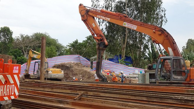 Diễn biến mới nhất vụ b&eacute; trai lọt v&agrave;o trụ b&ecirc;-t&ocirc;ng s&acirc;u 35m - Ảnh 6.