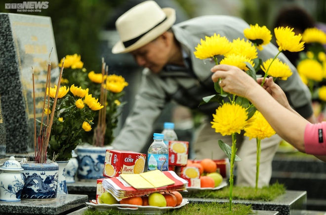 Người H&agrave; Nội vượt cả chục km đi tảo mộ, mời tổ ti&ecirc;n về đ&oacute;n Tết - Ảnh 15.