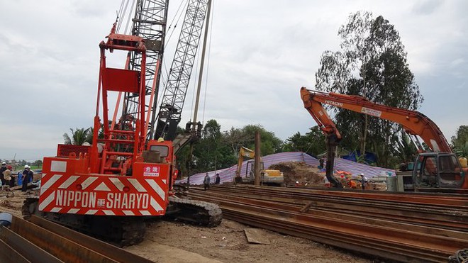 Diễn biến mới nhất vụ b&eacute; trai lọt v&agrave;o trụ b&ecirc;-t&ocirc;ng s&acirc;u 35m - Ảnh 5.