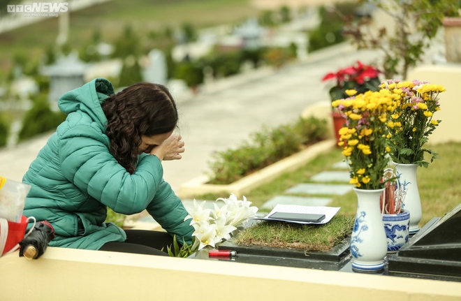 Người H&agrave; Nội vượt cả chục km đi tảo mộ, mời tổ ti&ecirc;n về đ&oacute;n Tết - Ảnh 13.
