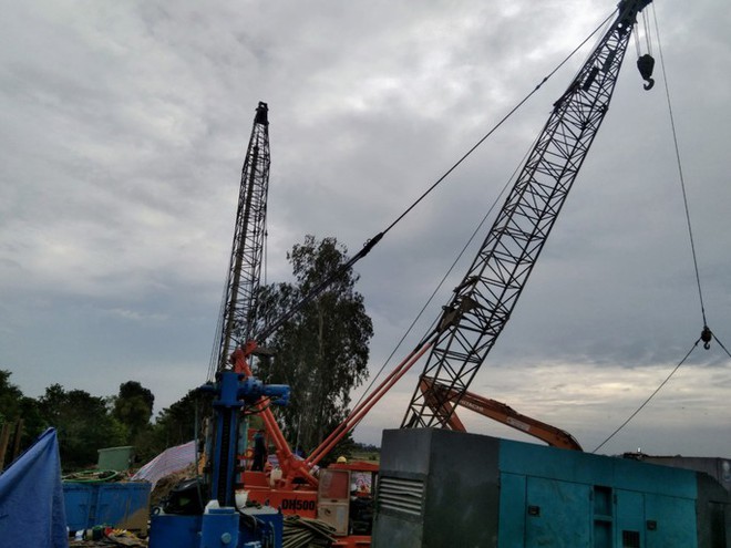 Diễn biến mới nhất vụ b&eacute; trai lọt v&agrave;o trụ b&ecirc;-t&ocirc;ng s&acirc;u 35m - Ảnh 2.