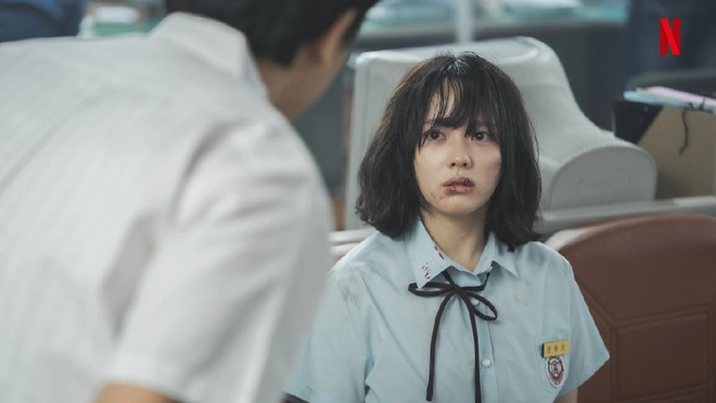The Glory của Song Hye Kyo biến bạo lực học đường th&agrave;nh từ kho&aacute; hot: H&agrave;ng loạt vụ &aacute;n bị khơi lại, c&oacute; ng&ocirc;i sao nổi danh c&ograve;n c&ocirc;ng khai tự th&uacute; - Ảnh 1.
