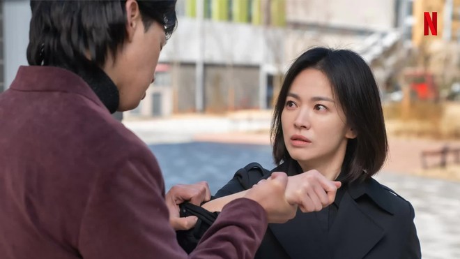 The Glory của Song Hye Kyo biến bạo lực học đường th&agrave;nh từ kho&aacute; hot: H&agrave;ng loạt vụ &aacute;n bị khơi lại, c&oacute; ng&ocirc;i sao nổi danh c&ograve;n c&ocirc;ng khai tự th&uacute; - Ảnh 2.