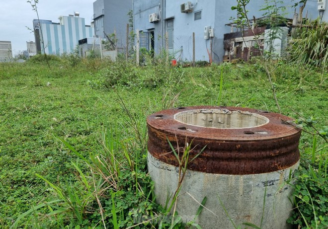 Chi ch&iacute;t hố trụ b&ecirc; t&ocirc;ng giăng bẫy tr&ecirc;n b&atilde;i đất trống ở Đ&agrave; Nẵng - Ảnh 8.