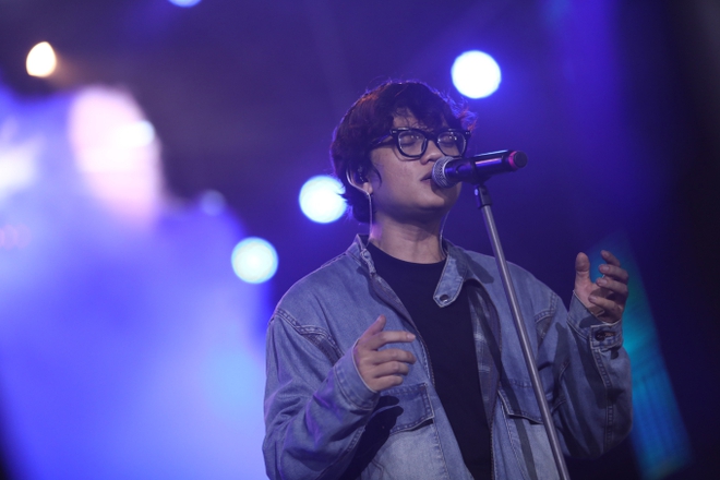 Vinh Khuất thể hiện sáng tác mới dành riêng cho HAY Fest, Suboi và Chillies cháy hết mình cùng khán giả Hà Nội! - Ảnh 6.