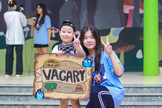 Hơn 2 tấn giấy, 47kg chai lọ, 12.000 bộ quần áo được thu gom trong một sự kiện do học sinh tổ chức - Ảnh 5. Hơn 2 tấn giấy, 47kg chai lọ, 12.000 bộ quần áo được thu gom trong một sự kiện do học sinh tổ chức - Ảnh 5.