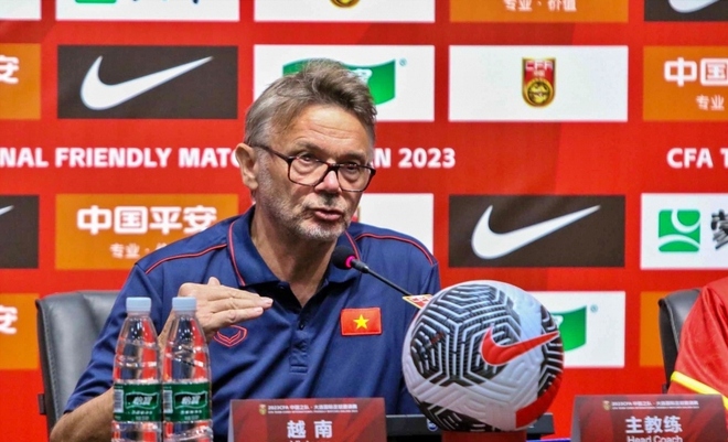 HLV Troussier nêu điều kiện để ĐT Việt Nam có vé dự VCK World Cup - Ảnh 1.