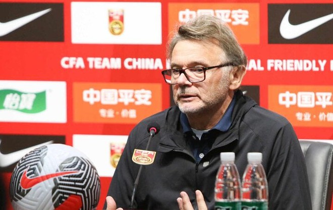 HLV Troussier: Nhất định không từ bỏ triết lý, tuyển Việt Nam sẽ tiến xa - Ảnh 1.