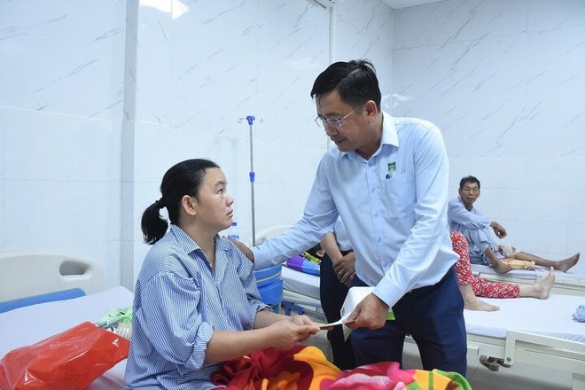 2 nữ lao c&ocirc;ng bị nh&oacute;m thanh ni&ecirc;n bắn đ&atilde; xuất viện - Ảnh 1.