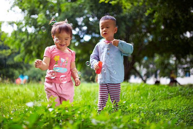 Nghi&ecirc;n cứu của Harvard: Những đứa trẻ lớn l&ecirc;n sống hạnh ph&uacute;c c&oacute; 3 đặc điểm - Ảnh 1.