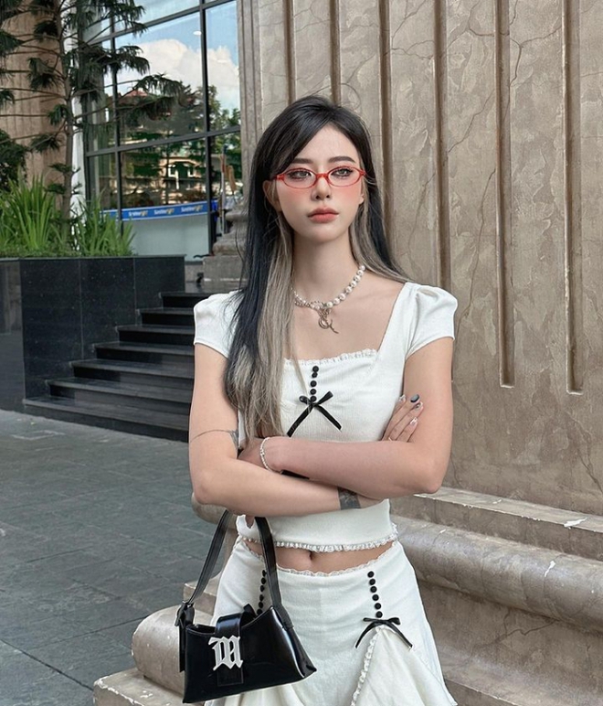 Nhan sắc khác lạ của người yêu MisThy, khiến cộng đồng so sánh với tướng nữ Liên Quân xinh đẹp - Ảnh 5. Nhan sắc khác lạ của người yêu MisThy, khiến cộng đồng so sánh với tướng nữ Liên Quân xinh đẹp - Ảnh 5.