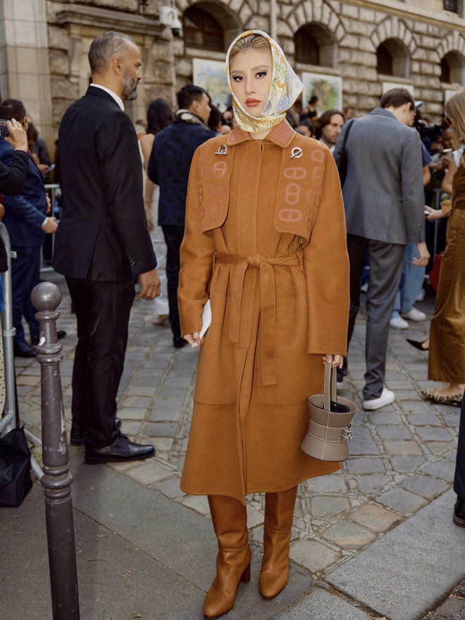 Quỳnh Anh Shyn h&eacute; lộ hậu trường dự Tuần lễ thời trang quốc tế - Ảnh 1.