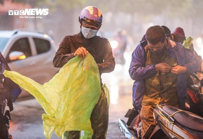 Mưa lớn sắp mở rộng ra đồng bằng Bắc Bộ v&agrave; Thanh Ho&aacute; - Ảnh 1.