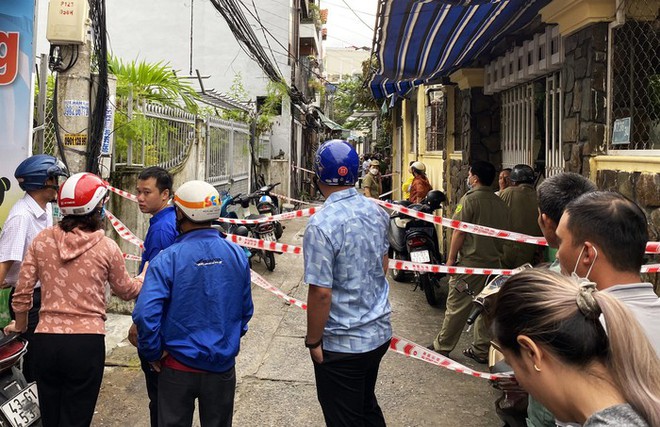 Hàng xóm nghẹn ngào kể lại vụ cháy kinh hoàng ở Đà Nẵng: Phá cổng cứu được 3 người, còn 2 cháu bé thì không qua khỏi - Ảnh 4.