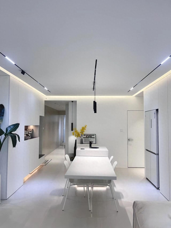 Căn hộ 98m2 full m&agrave;u trắng khiến ai nh&igrave;n cũng ngỡ ng&agrave;ng v&igrave; tối giản qu&aacute; mức, gia chủ thậm ch&iacute; kh&ocirc;ng c&oacute; TV - Ảnh 5.