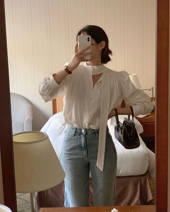 9 công thức diện áo blouse buộc dây điệu đà cho mùa thu - Ảnh 1.