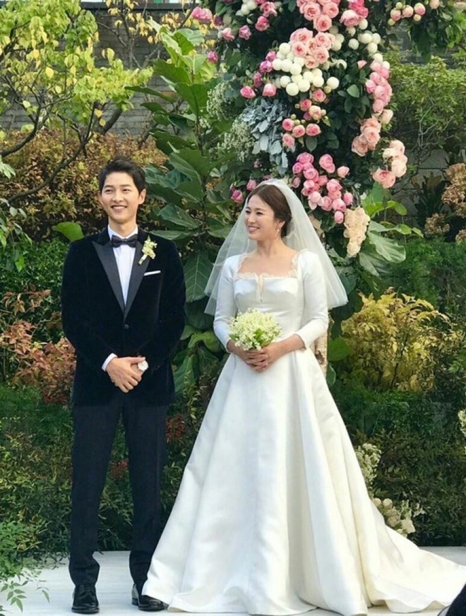 Hôn nhân 3 đại mỹ nhân châu Á diện váy cưới Dior trong đám cưới khủng: Song Hye Kyo - Angelababy “đứt gánh giữa đường”, minh tinh Thái thì sao? - Ảnh 7.