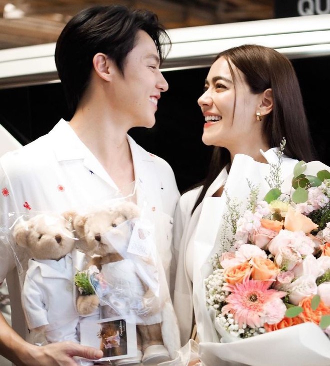 Hôn nhân 3 đại mỹ nhân châu Á diện váy cưới Dior trong đám cưới khủng: Song Hye Kyo - Angelababy “đứt gánh giữa đường”, minh tinh Thái thì sao? - Ảnh 11.