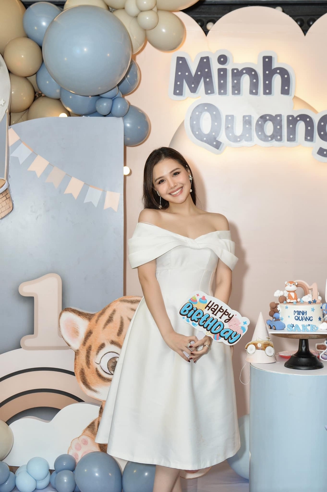 N&agrave;ng d&acirc;u h&agrave;o m&ocirc;n Phanh Lee khoe ảnh gia đ&igrave;nh, tiết lộ th&ecirc;m th&ocirc;ng tin về qu&yacute; tử vừa tr&ograve;n 1 tuổi - Ảnh 5.
