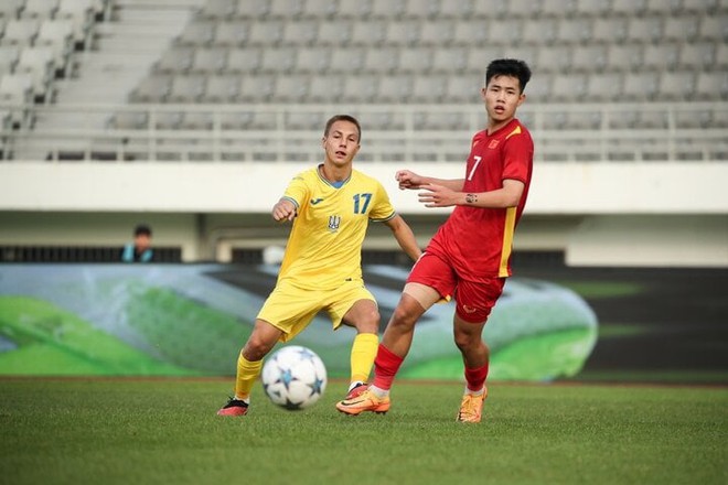 U18 Việt Nam thua ngược đầy tiếc nuối trước U18 Ukraine - Ảnh 1.