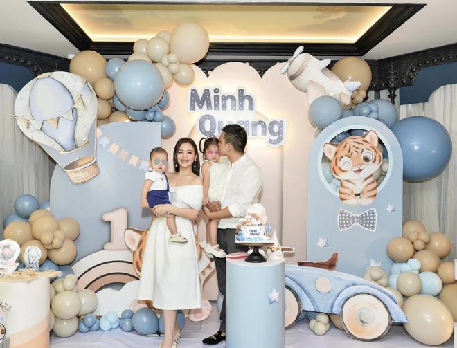 N&agrave;ng d&acirc;u h&agrave;o m&ocirc;n Phanh Lee khoe ảnh gia đ&igrave;nh, tiết lộ th&ecirc;m th&ocirc;ng tin về qu&yacute; tử vừa tr&ograve;n 1 tuổi - Ảnh 2.