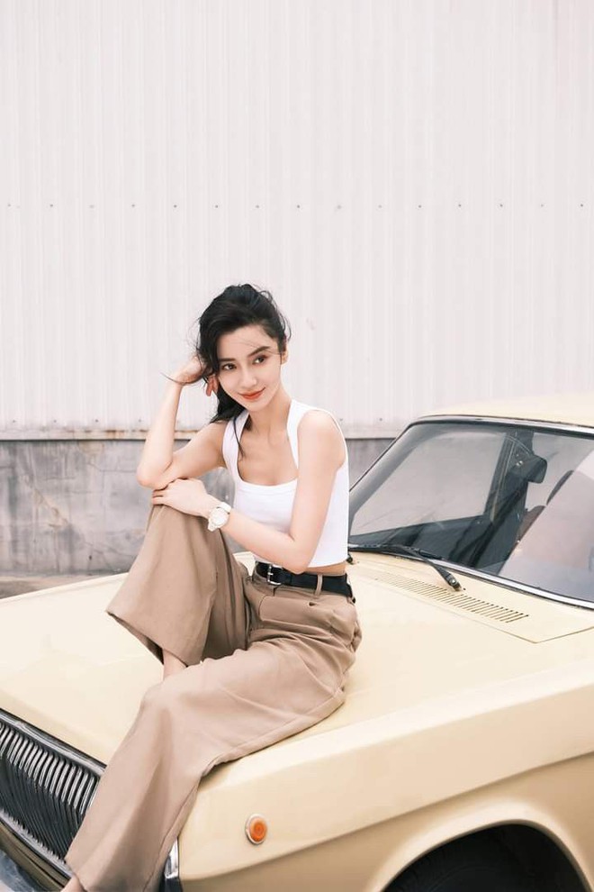 C&aacute;c n&agrave;ng 30+ muốn l&atilde;o h&oacute;a ngược, cứ cắp s&aacute;ch vở học lỏm gu thời trang của Angelababy - Ảnh 3.