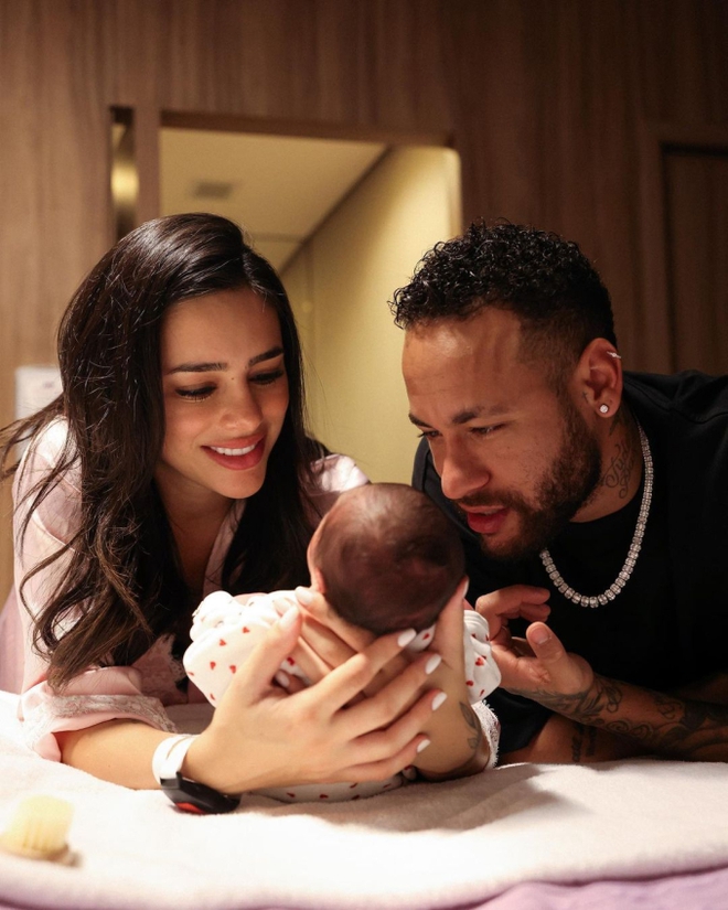 Neymar hứng chỉ trích vì vắng mặt khi bạn gái sinh nở, người trong cuộc phải chính thức lên tiếng giải oan - Ảnh 2.