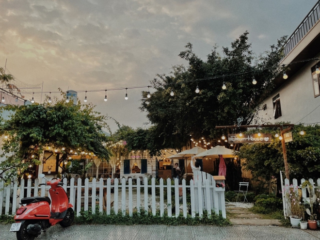 Bỏ việc, kết h&ocirc;n rồi ở lu&ocirc;n tại qu&aacute;n cafe tự mở, cặp vợ chồng bị n&oacute;i l&agrave; l&ocirc;ng b&ocirc;ng nhưng vẫn sống thoải m&aacute;i bằng c&aacute;ch n&agrave;y! - Ảnh 9.