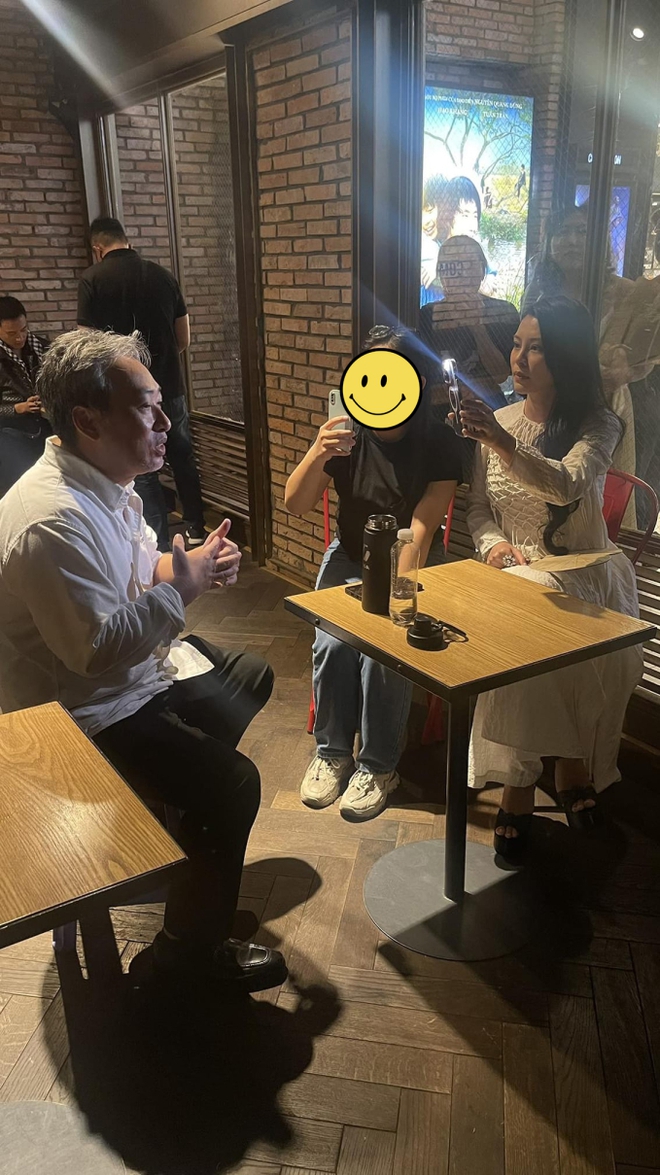 Khoảnh khắc hậu trường g&acirc;y sốt của đạo diễn Nguyễn Quang Dũng v&agrave; bạn g&aacute;i, chỉ 1 cử chỉ đủ biết y&ecirc;u nhau cỡ n&agrave;o - Ảnh 2.