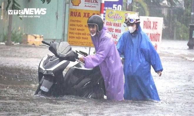 Thừa Thiên Huế, Đà Nẵng, Quảng Nam mưa rất lớn, có nơi trên 800 mm - Ảnh 1.