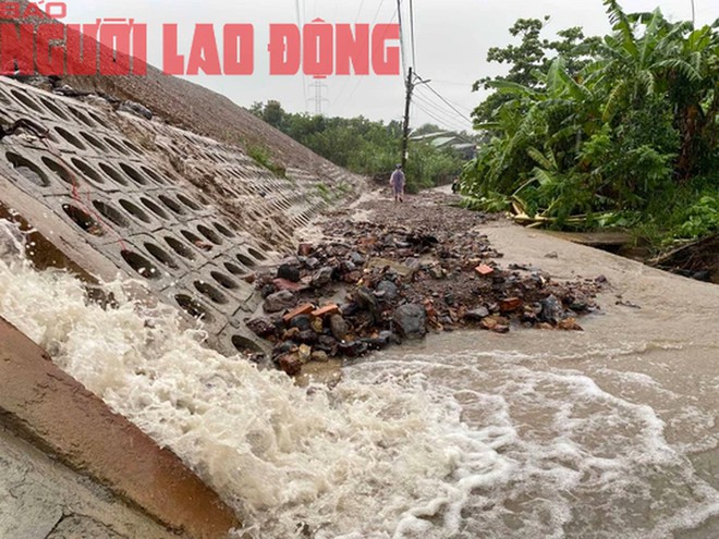 CLIP: Người d&acirc;n Đ&agrave; Nẵng kh&oacute;c nấc v&igrave; th&aacute;c b&ugrave;n tr&agrave;n v&agrave;o nh&agrave; - Ảnh 10.