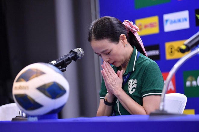 Madam Pang xin lỗi người h&acirc;m mộ khi ĐT Th&aacute;i Lan thua ĐT Georgia 0-8 - Ảnh 1.