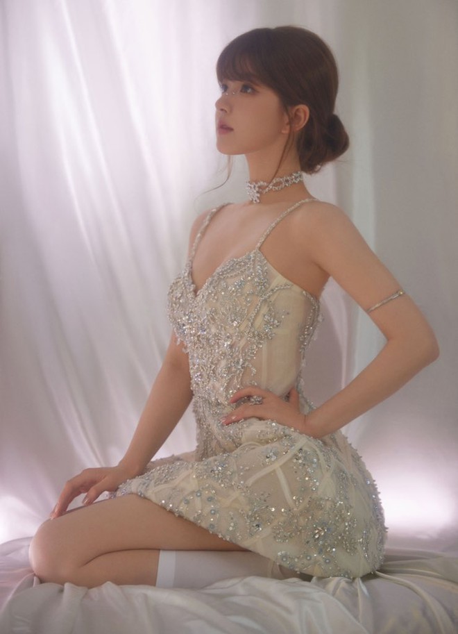 Triệu Lộ Tư - Gương mặt xuất sắc hút ánh nhìn trong loạt ảnh hậu trường, nhan sắc hoàn mỹ cướp trọn spotlight