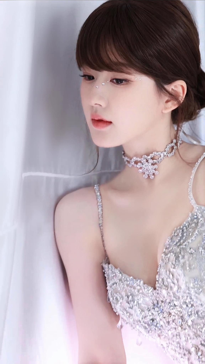 Triệu Lộ Tư - Gương mặt xuất sắc hút ánh nhìn trong loạt ảnh hậu trường, nhan sắc hoàn mỹ cướp trọn spotlight