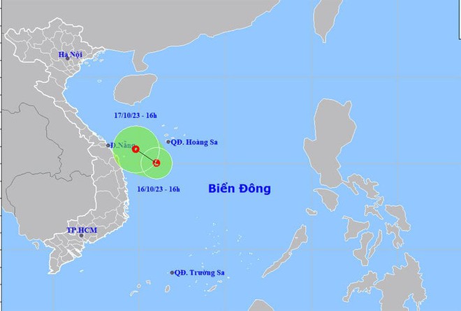 Vùng áp thấp có thể mạnh lên thành ATNĐ trong 24 giờ tới, hướng về miền Trung - Ảnh 1.