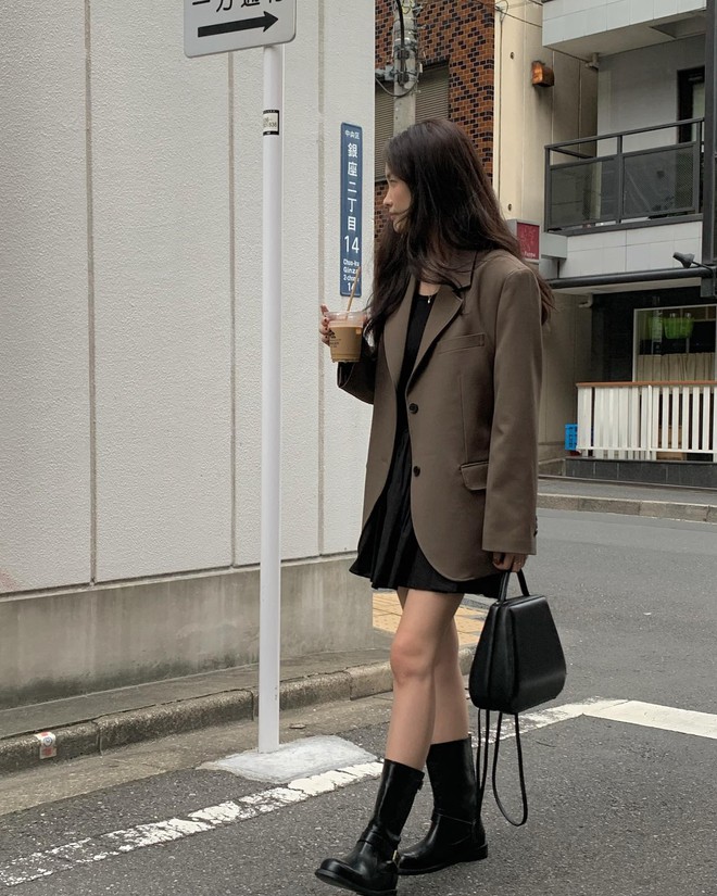 10 c&aacute;ch diện &aacute;o blazer sang trọng đi dự đ&aacute;m cưới - Ảnh 6.