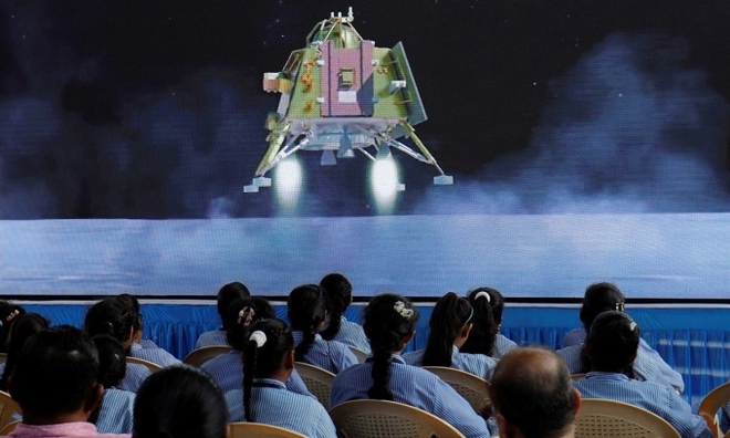 Ấn Độ đặt mục tiêu đưa phi hành gia lên Mặt Trăng - Ảnh 1.