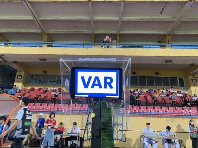 4 trận đấu sử dụng VAR ở vòng 1 V-League 2023/2024 - Ảnh 1.