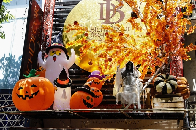 Ngập tràn đồ chơi kinh dị trên phố Hàng Mã trước thềm Halloween - Ảnh 3.
