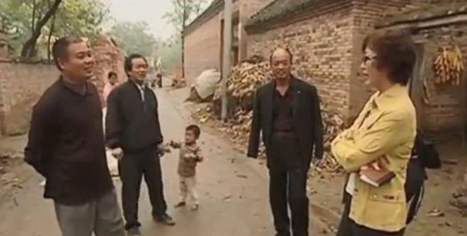 Bí ẩn ngôi làng tóc bạc ở Trung Quốc: Chuyên gia đến điều tra cũng bạc đầu theo - Ảnh 4.