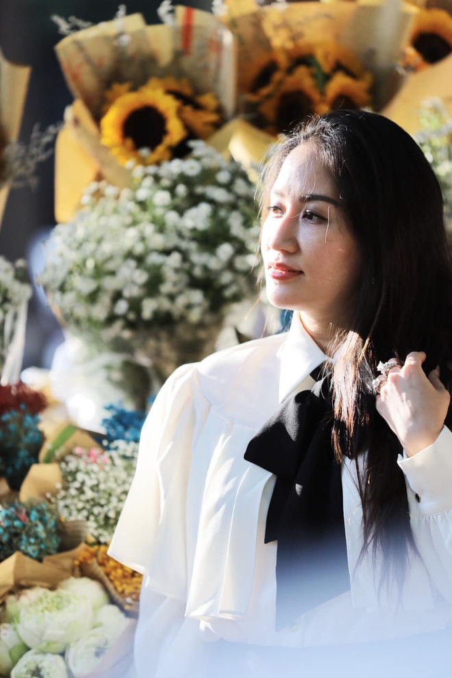 Khánh Thi quyến rũ đến mê hồn trong bức ảnh kỷ niệm 'mùa hoa đẹp nhất' ở Hà Nội