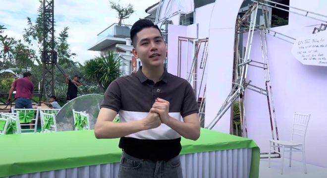 Kh&ocirc;ng kh&iacute; trước thềm lễ ăn hỏi sao nam Vbiz v&agrave; bạn trai: Tổ chức ở biệt thự khủng, 1 chi tiết lạ ở cổng hoa - Ảnh 7.