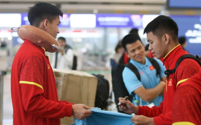 ĐT Việt Nam về nước với h&agrave;nh trang 3 thất bại, 10 b&agrave;n thua, 0 b&agrave;n thắng - Ảnh 2.