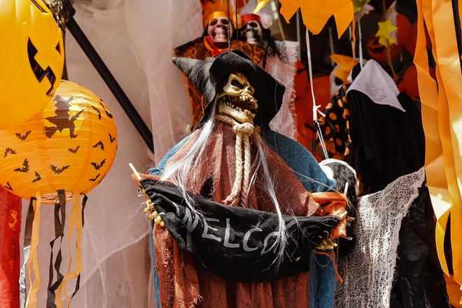 Ngập tràn đồ chơi \&apos;\&apos;kinh dị\&apos;\&apos; trên phố Hàng Mã trước thềm Halloween - Ảnh 6.