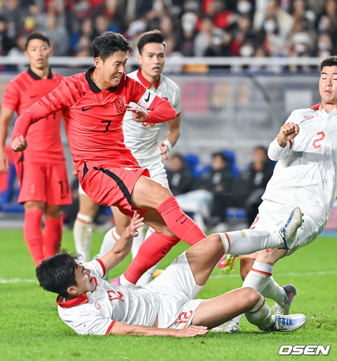 Cựu trợ lý thầy Park: “Tuyển Việt Nam cần đá với đội mạnh như Hàn Quốc, đừng đấu đội yếu chỉ để thắng lấy vui” - Ảnh 2.