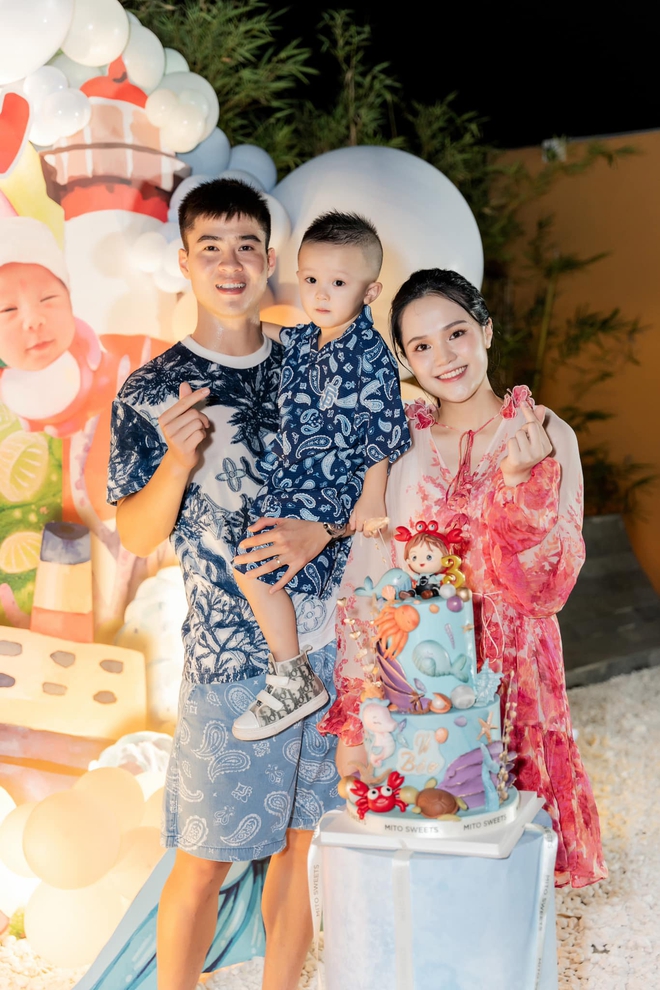 Con trai cầu thủ nổi tiếng v&agrave; &aacute;i nữ cựu chủ tịch S&agrave;i G&ograve;n FC: 3 tuổi đ&atilde; biết chốt đơn, l&agrave;m qu&agrave; tặng mẹ - Ảnh 5.