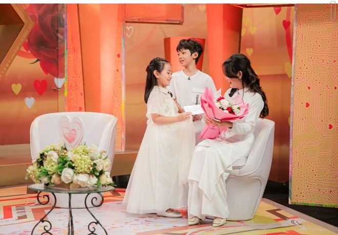 33 tuổi th&agrave;nh g&oacute;a phụ, mẹ hai con khiến cả trường quay rơi nước mắt - Ảnh 2.