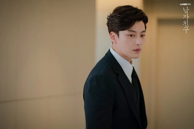 Mỹ nam 42 tuổi g&acirc;y sốt MXH v&igrave; diện mạo như sinh vi&ecirc;n, h&oacute;a ra l&agrave; chồng m&agrave;n ảnh của Song Hye Kyo - Ảnh 7.