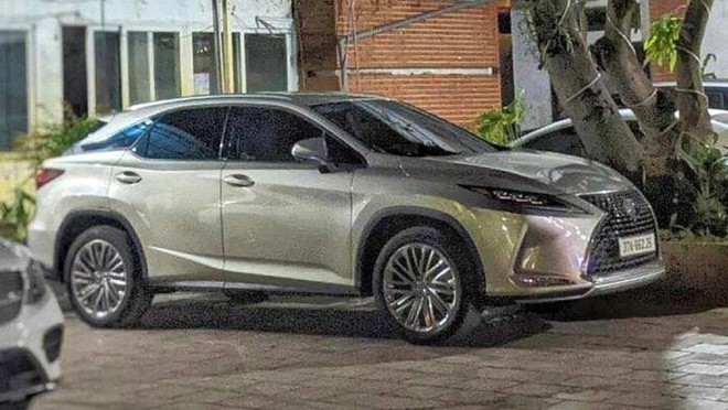 Xe Lexus bị kê biên ở Nghệ An vẫn tung tăng trên phố Hà Nội: Tòa án nói gì? - Ảnh 1.