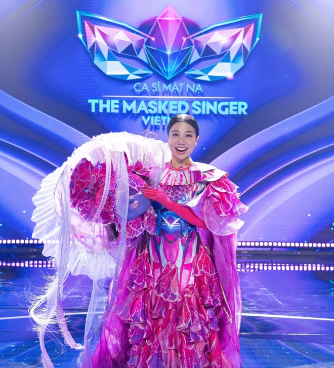 Sứa Thủy Tinh lộ mặt: Là thí sinh The Voice, Quán quân 2 show âm nhạc nhưng đều chiến thắng rất cồng kềnh - Ảnh 1.